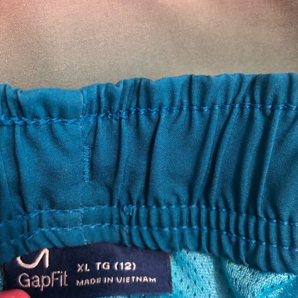 🌷 2/$25 Bundle of 5 GapFit Kids Quick-Dry Shorts - Picture 4 of 5